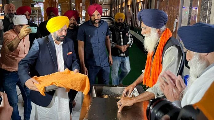 AAP chief ministerial candidate Bhagwant Mann at a gurdwara Thursday | ANI