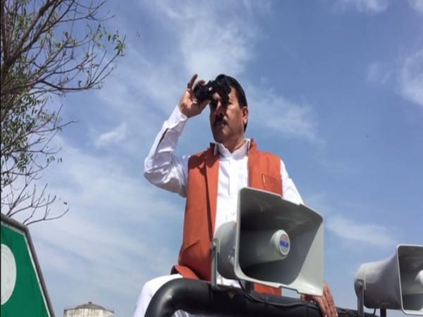 Ahead of UP polls results, SP candidate keeps eye on EVM strong room with binoculars