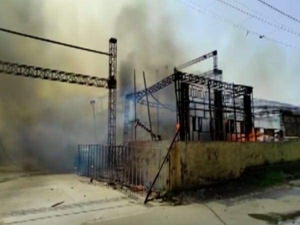 Massive fire broke out at wedding pandal in Delhi's Rohini