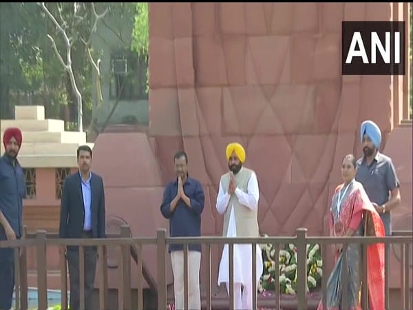Bhagwant Mann, Arvind Kejriwal pay floral tributes at Jallianwala Bagh in Amritsar