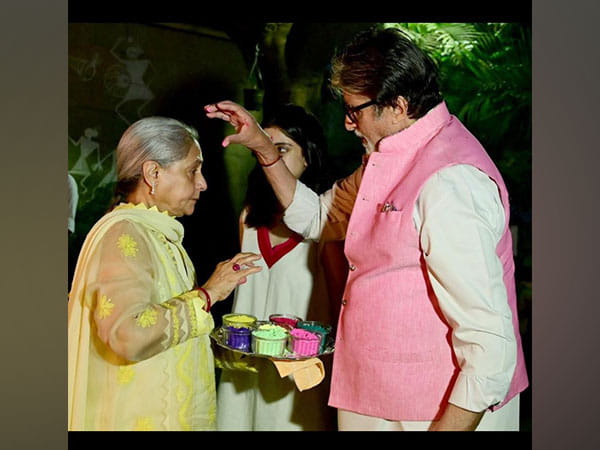 Amitabh Bachchan shares endearing picture with wife Jaya Bachchan on Holi