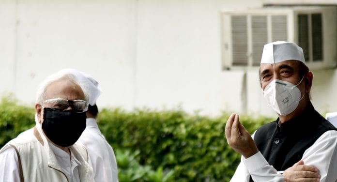 File photo of Congress leaders Ghulam Nabi Azad and Kapil Sibal at AICC headquarters in New Delhi | ANI Photo