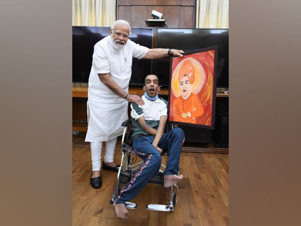 PM Modi meets specially-abled painter, calls him source of inspiration