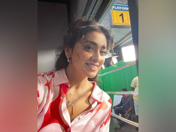 Shriya Saran shares BTS pictures from 'Music School' 
