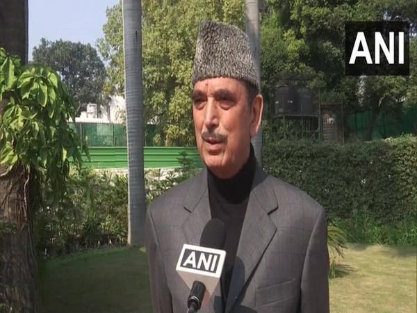 Ghulam Nabi Azad likely to meet Sonia Gandhi tomorrow over G-23 proposals; Rahul-Priyanka to sit in