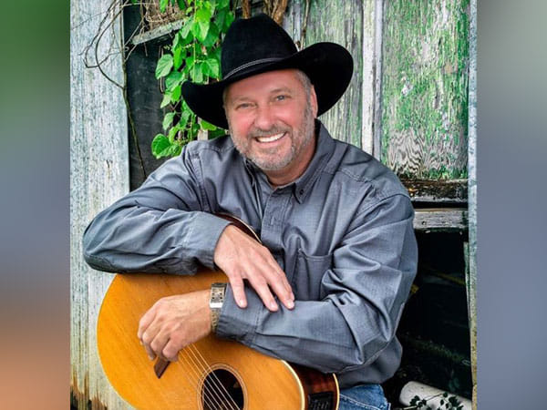 Country music artist Jeff Carson dies at 58