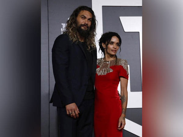 Lisa Bonet photographed wearing wedding ring amid Jason Momoa split