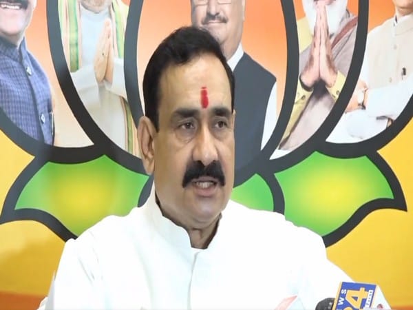 Narottam Mishra assures Kashmiri Pandits residing in Madhya Pradesh of return to J-K
