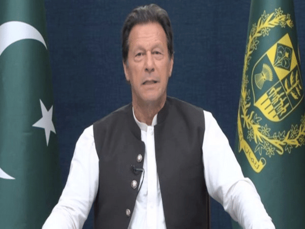 Imran Khan lashes at opposition, compares them to Mir Jafar, Mir Sadiq