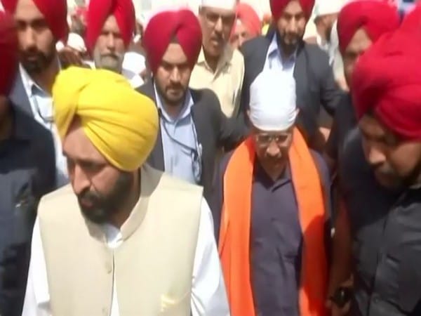 Amritsar: Bhagwant Mann, Arvind Kejriwal visit Golden Temple to seek blessings 