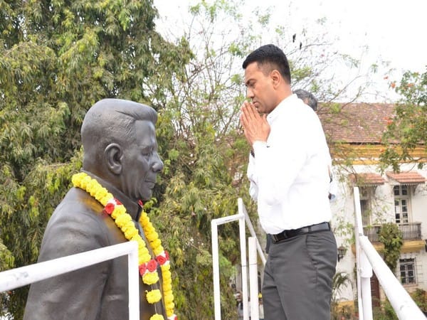 Pramod Sawant pays tributes to Dayanand Bandodkar on first Goa CM's birth anniversary