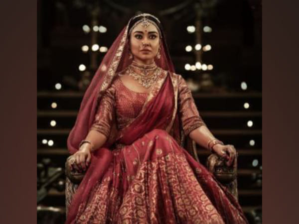 Shriya Saran unveils first look from 'Kabza'