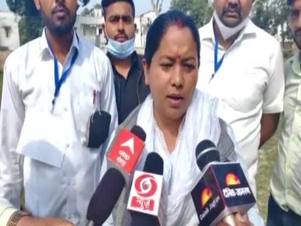 Uttarakhand: Harish Rawat's daughter Anupama leading Haridwar rural, Cabinet Minister Yatishwaranand trailing