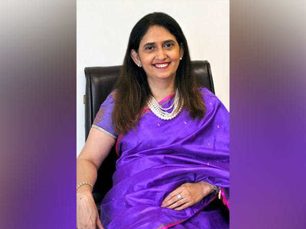 Fragrance Manufacturer Blossoms Aruma Elaborates on Filtering the Human Journey through the Lens of Fragrance