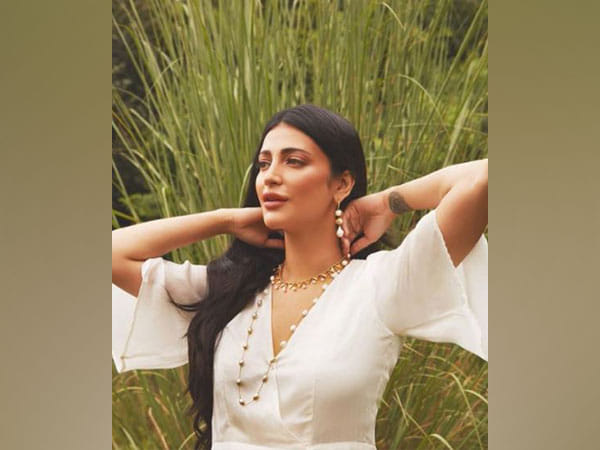 Shruti Haasan shares her 'fever face' while recovering from COVID-19