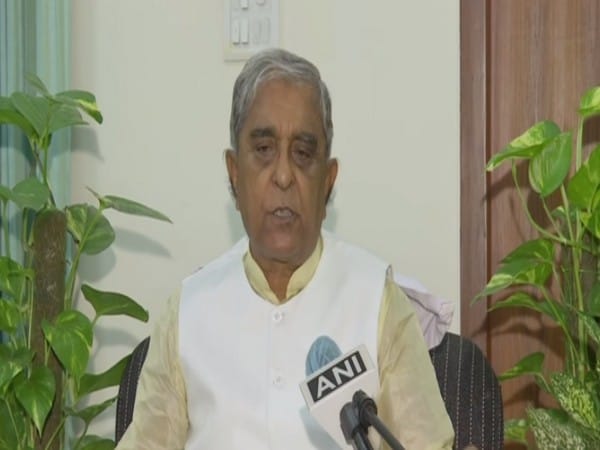 Akhilesh Yadav should be put behind bars for speading rumours about EVMs, says BJP MP Harnath Singh Yadav