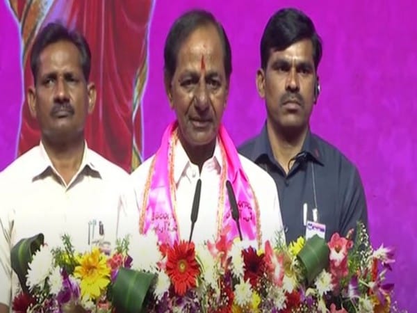 Telangana: KCR takes jibe at Karnataka Minister quitting over contractor's death