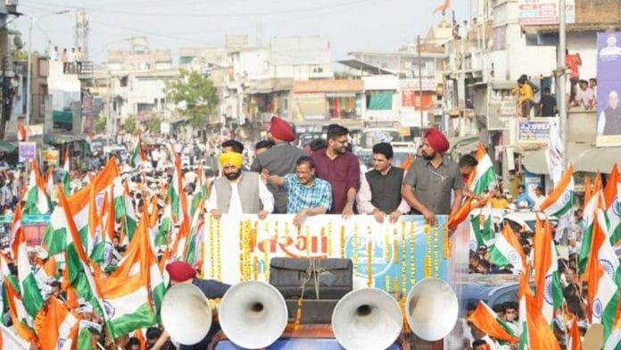AAP chief Arvind Kejriwal with Punjab CM Bhagwant Mann in Ahmedabad on 6 April | Twitter/@ArvindKejriwal