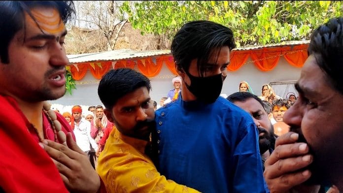 Shastri consoles Vinod Kurmi, a farmer whose leg was amputated four months ago, Madhya Pradesh | Shubhangi Misra/ThePrint