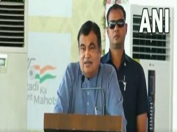 Nitin Gadkari inaugurates 12 national highway projects worth Rs 8,000 cr in Hyderabad