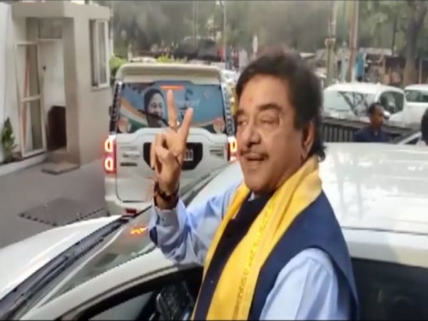 Bengal: Shatrughan Sinha turns Opposition 'khamosh' with landslide Asansol bypoll win