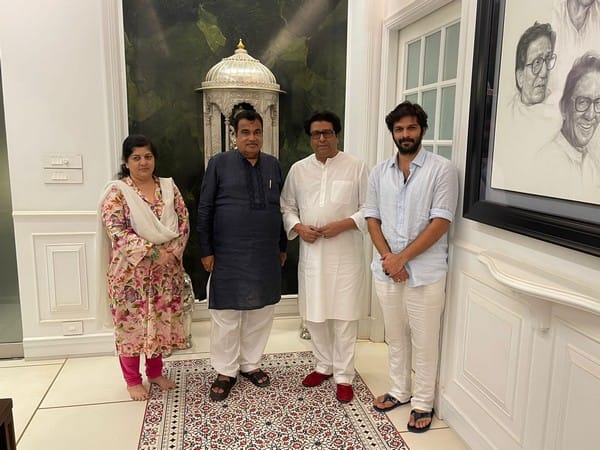 Nitin Gadkari meets Raj Thackeray in Mumbai, calls it 'family visit'