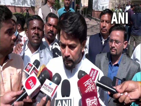 Congress doesn't look outside Gandhi family: Anurag Thakur 