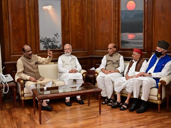 PM Modi meets Sonia Gandhi, Farooq Abdullah, Mulayam Singh Yadav on conclusion of Parliament's Budget session