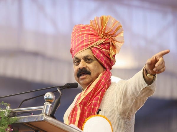 K'taka CM recalls state's tradition of all-party unity over issues of farmers, land, water