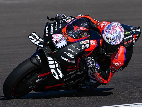 Aprilia Racing's Aleix Espargaro powers to pole in Argentina GP