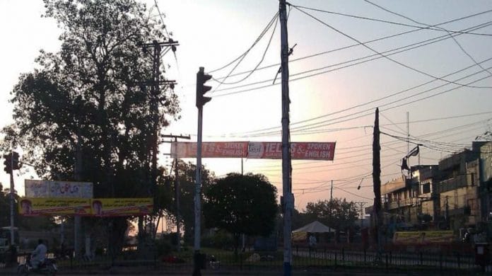 Electric wires hanging from poles in Lahore (representational image) | Commons