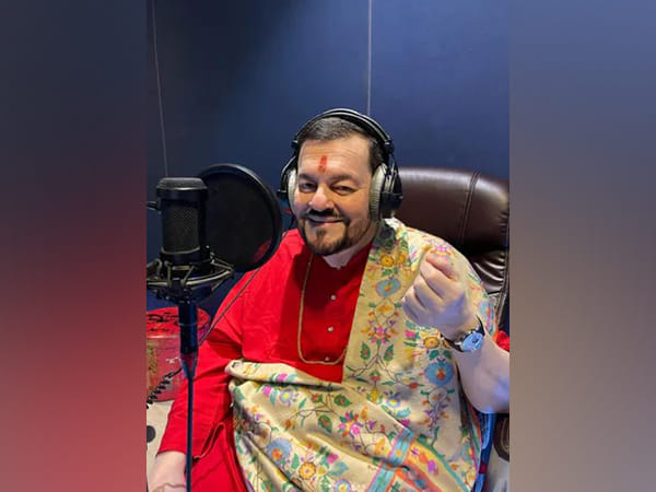 Veteran singer Nitin Mukesh records new song after a long break