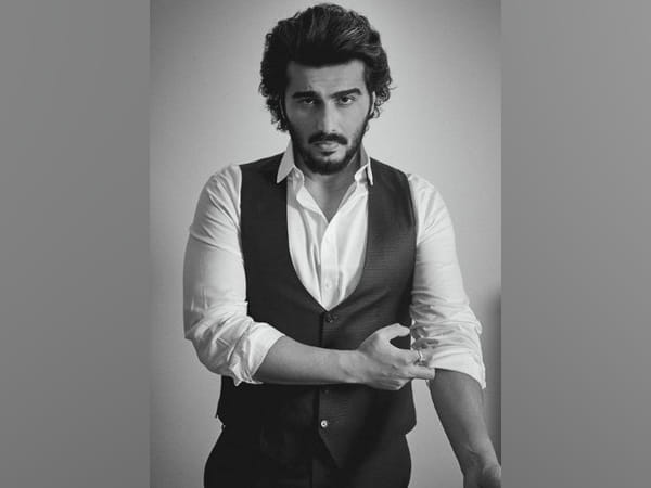 Arjun Kapoor celebrates 6 years of 'Ki and Ka'
