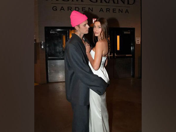 Justin Bieber has this picture of wife Hailey on his mobile wallpaper