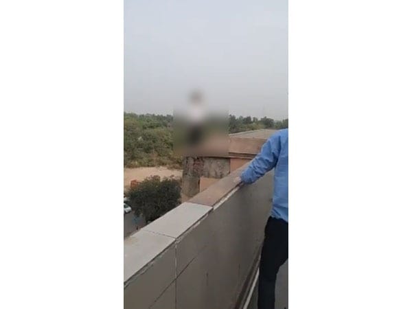 Girl who jumped from Delhi's Akshardham metro station succumbs to injuries