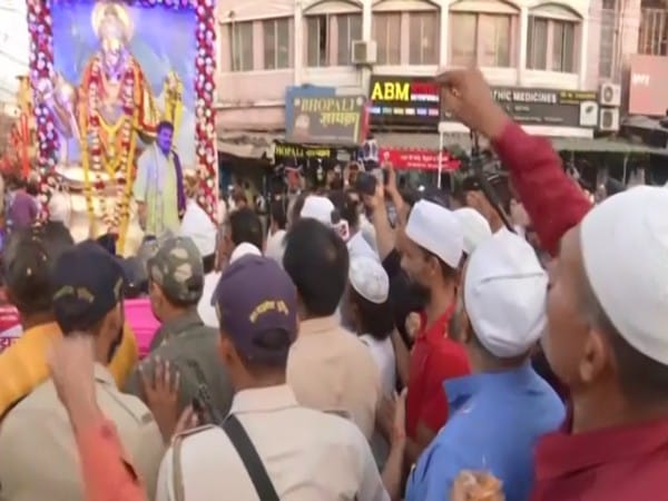 Setting example of communal harmony, Muslims shower flowers on Hanuman Jayanti procession in Bhopal