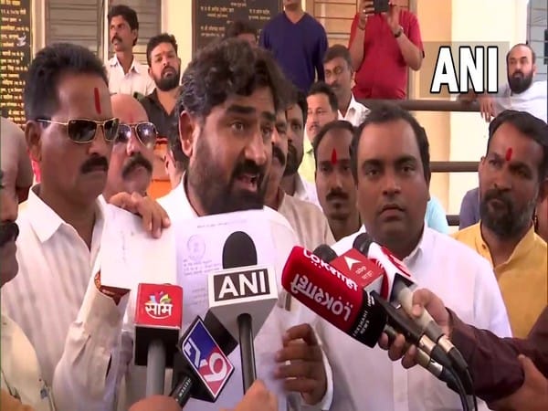 MNS plays Hanuman Chalisa at high volume from loudspeakers at its Mumbai office, leader detained  