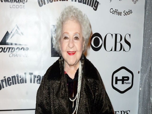 Estelle Harris passes away at 93