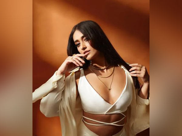 Ileana D'Cruz's new song 'Ooo Ooo' out 