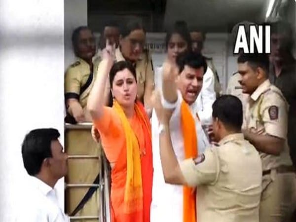 Hanuman Chalisa Row: Mumbai court to hear bail plea of Rana couple on Saturday 