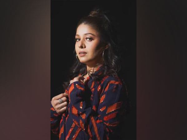 Sunidhi Chauhan announces her new song 'Ve Tu'