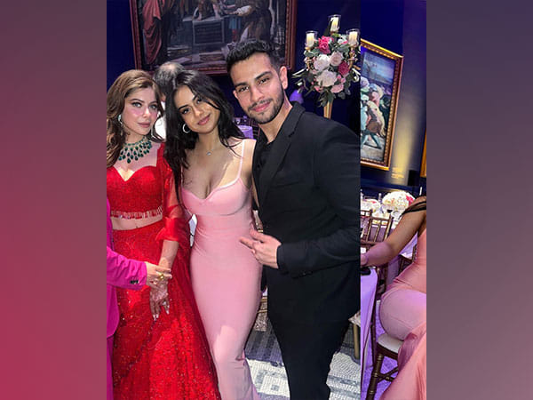 Ajay Devgn's daughter Nysa looks stunning at Kanika Kapoor's reception