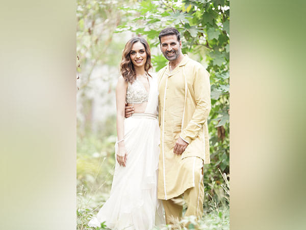 Akshay Kumar calls Manushi Chillar 'princess with utmost poise'