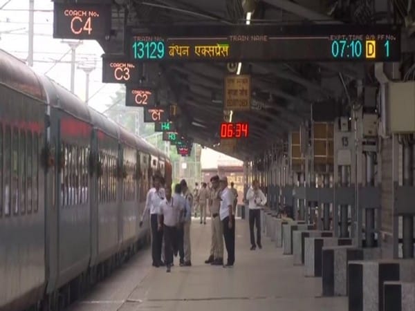 Train services between India, Bangladesh resume 