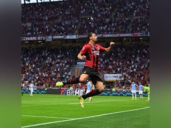 AC Milan striker Zlatan Ibrahimovic out for eight months after knee surgery