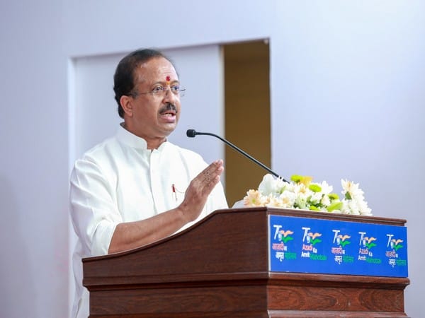 MoS Muraleedharan interacts with Indian community in Qatar