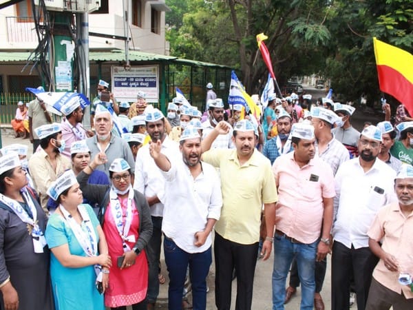 Bengaluru: AAP protests against 'poor' construction work at Vajpayee Stadium