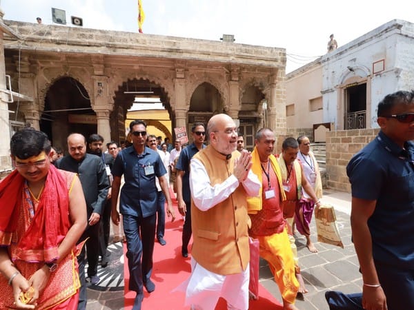 Amit Shah visits Dwarkadhish Temple in Gujarat 