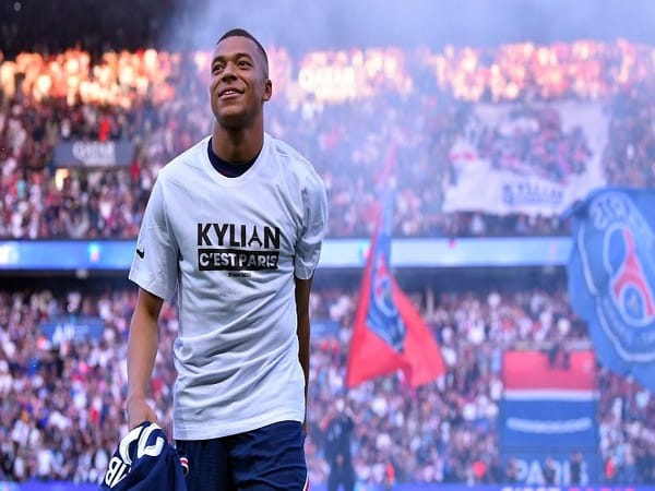 Kylian Mbappe extends contract with Paris Saint-Germain until 2025