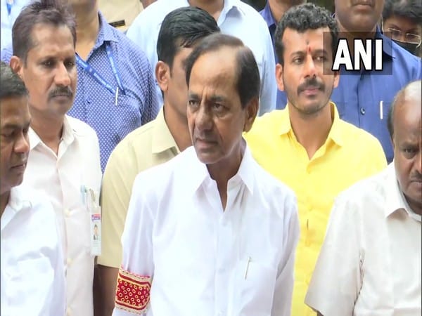 KCR meets Deve Gowda, says there will be change at national level after 2024 polls